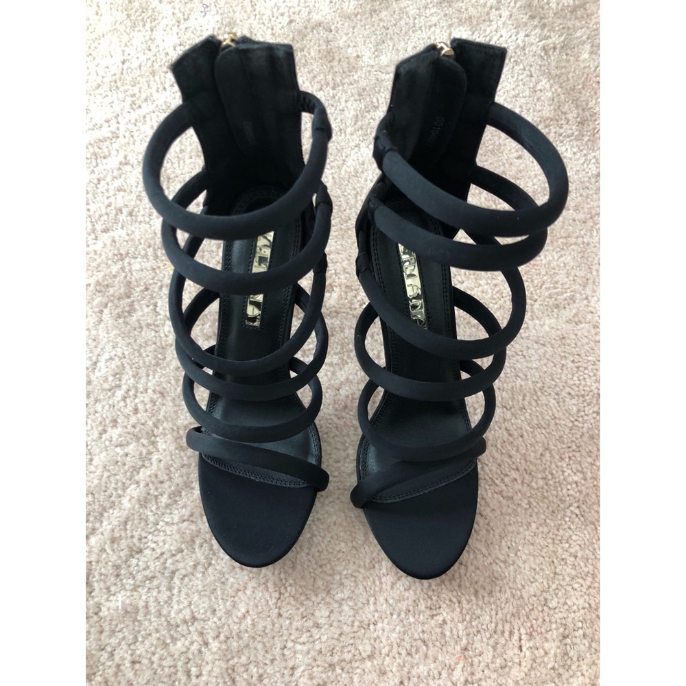 SOLD🔥🔥🔥🔥Brand new Black Caged Heels 7.5